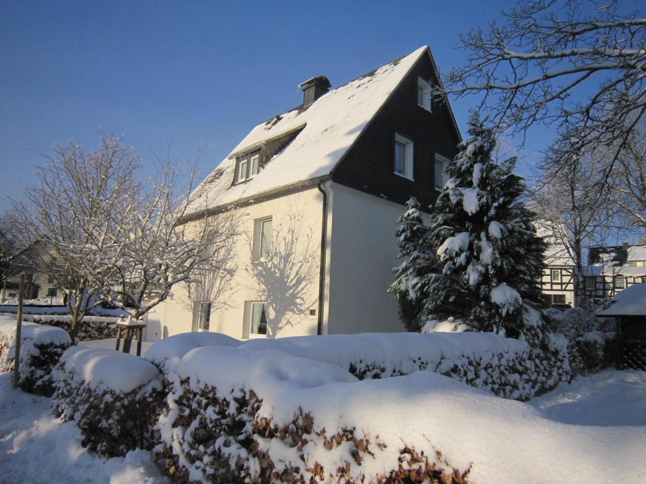 Ferienwohnungen Landgasthof Gilsbach Winterberg Exterior photo